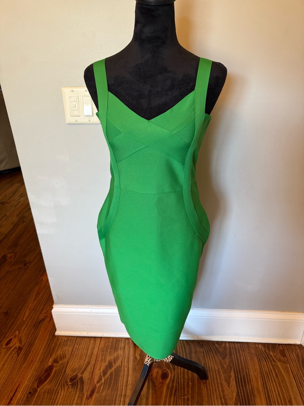 Green Sleeveless Sheath Dress